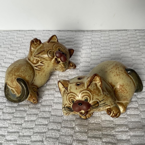 Vintage Redware Pottery - Playful Kittens - Salt and Pepper Shakers - Picture 3 of 16